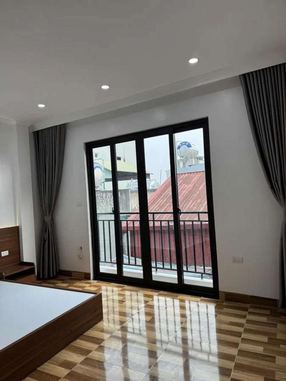 Bán nhà Ngọa Long, Bắc Từ Liêm: Ô tô đỗ cổng, 6 tầng thang máy, giá tốt