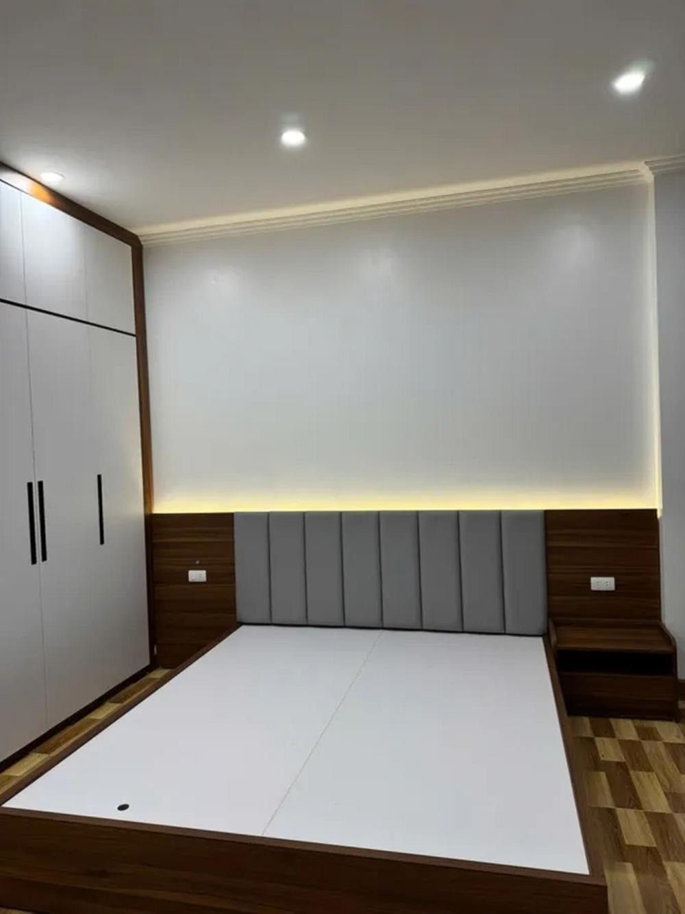 Bán nhà Ngọa Long, Bắc Từ Liêm: Ô tô đỗ cổng, 6 tầng thang máy, giá tốt