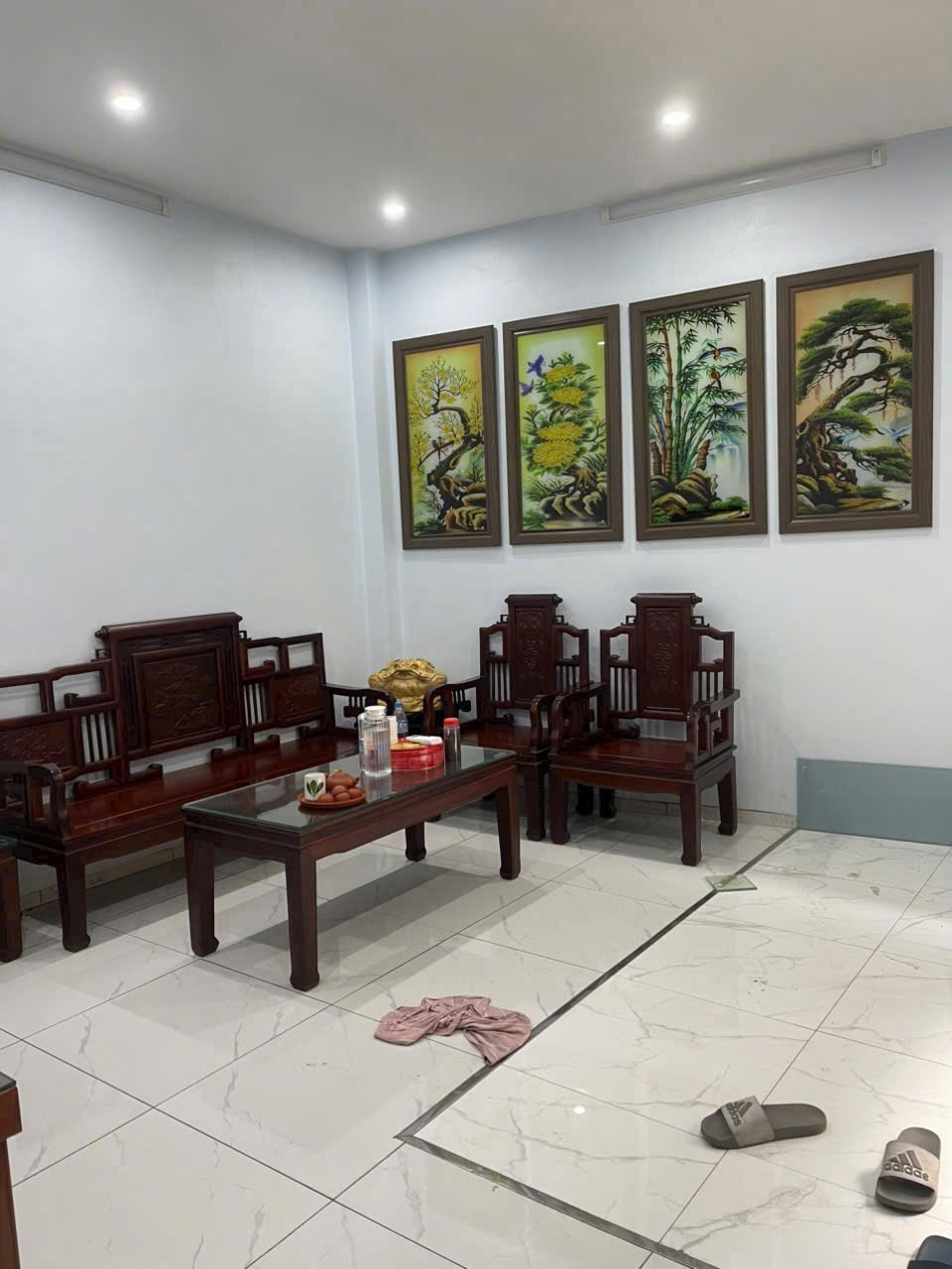 Nhà 3 Tầng, 4 Ngủ, Thổ Cư, Ô Tô Đỗ Cổng - Giá 6.65 Tỷ