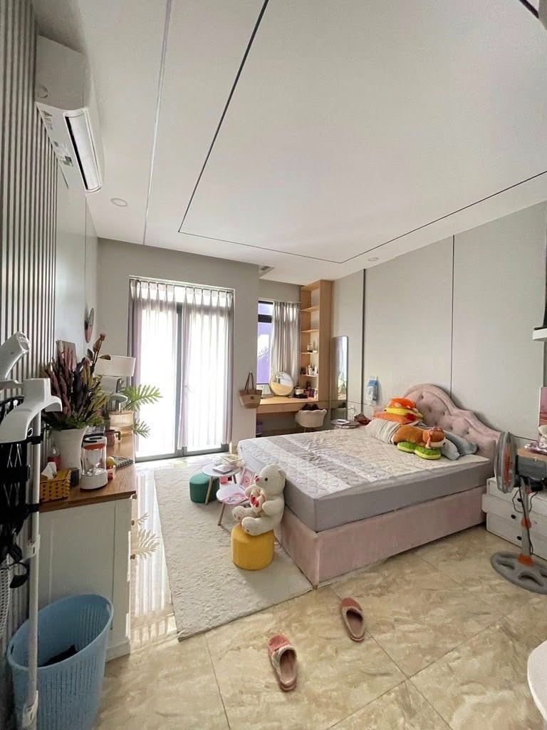Nhà đẹp 3 tầng Thủ Đức - Vị trí đắc địa, full nội thất, giá tốt