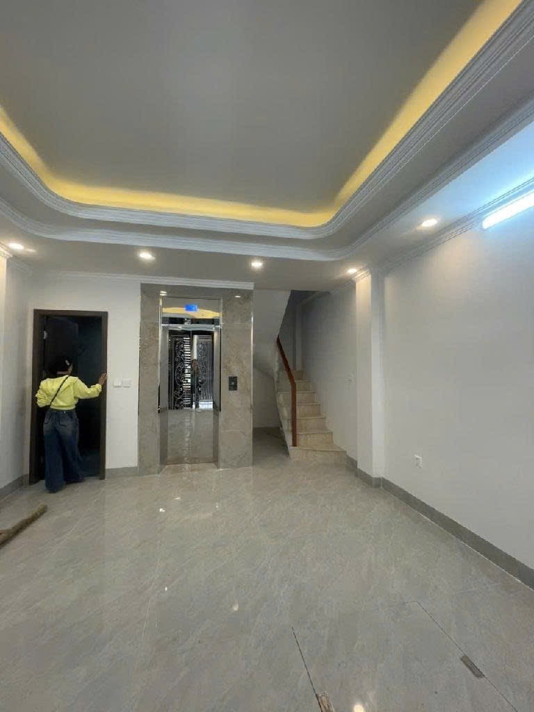 Bán nhà Xuân Đỉnh 35m2, 7 tầng, mặt tiền 4.4m, thang máy, nội thất