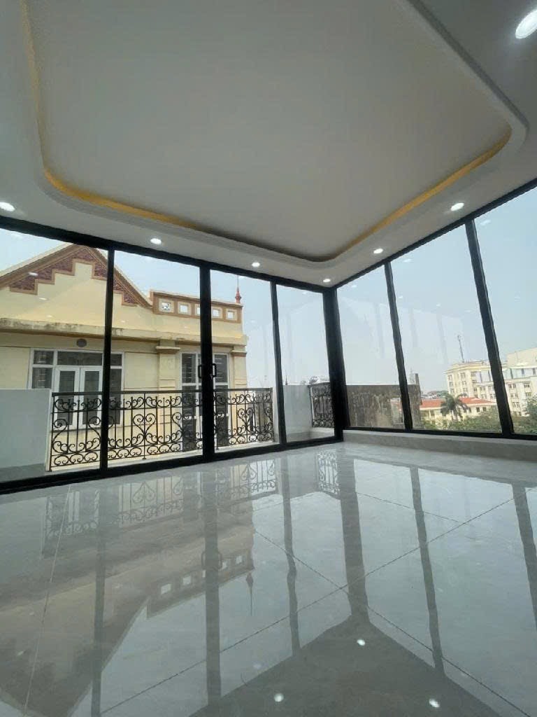 Bán nhà Xuân Đỉnh 35m2, 7 tầng, mặt tiền 4.4m, thang máy, nội thất