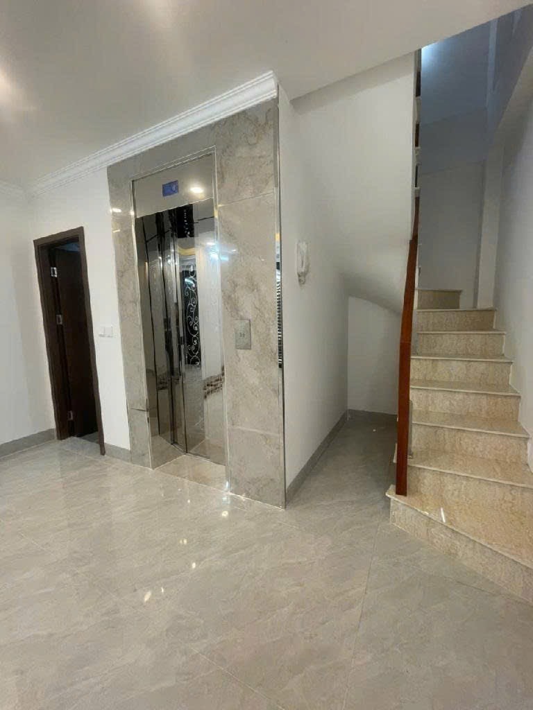 Bán nhà Xuân Đỉnh 35m2, 7 tầng, mặt tiền 4.4m, thang máy, nội thất
