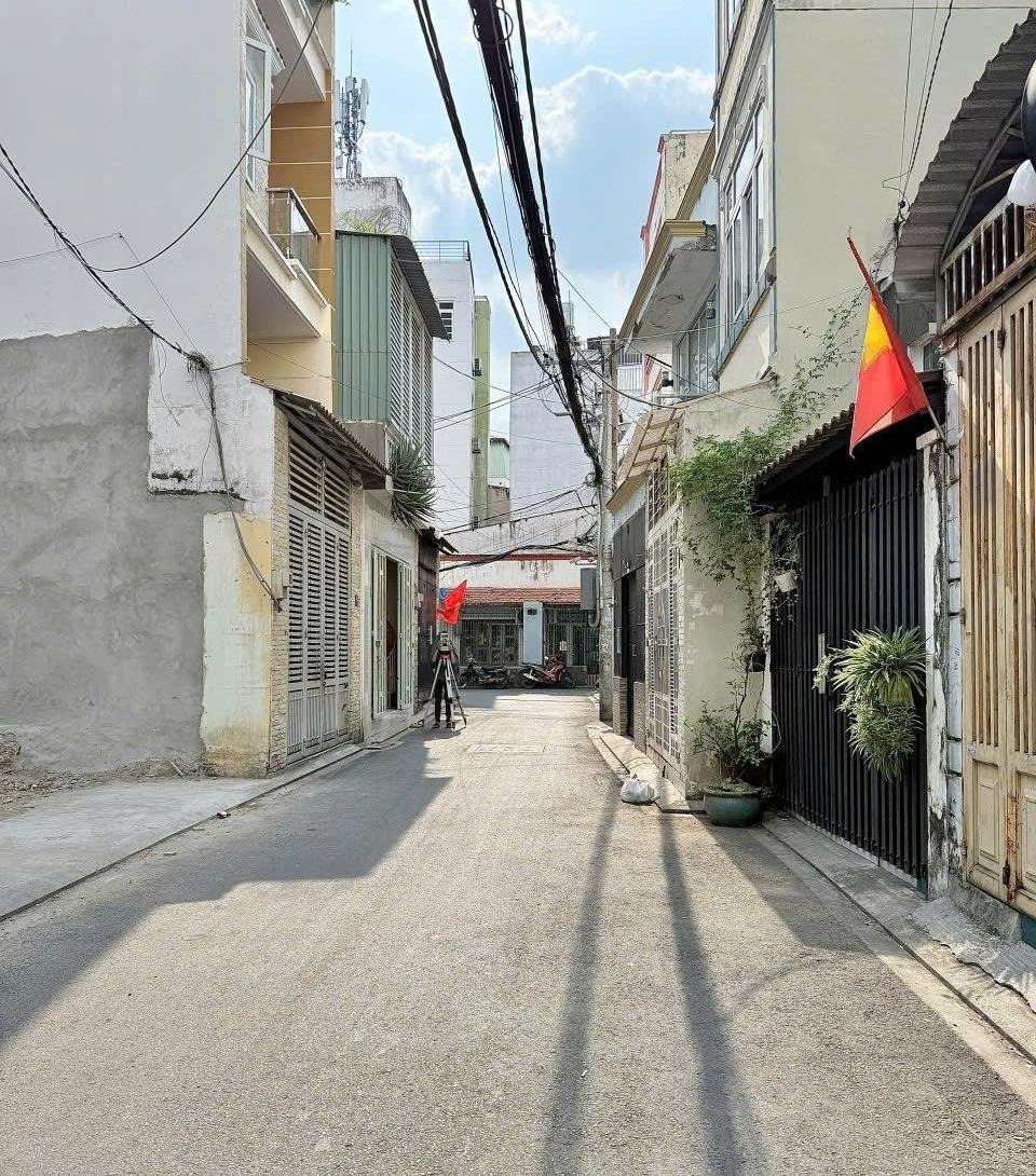 Nhà phố 4 tầng, 4PN Lạc Long Quân, Tân Bình - Giá 5.7 tỷ