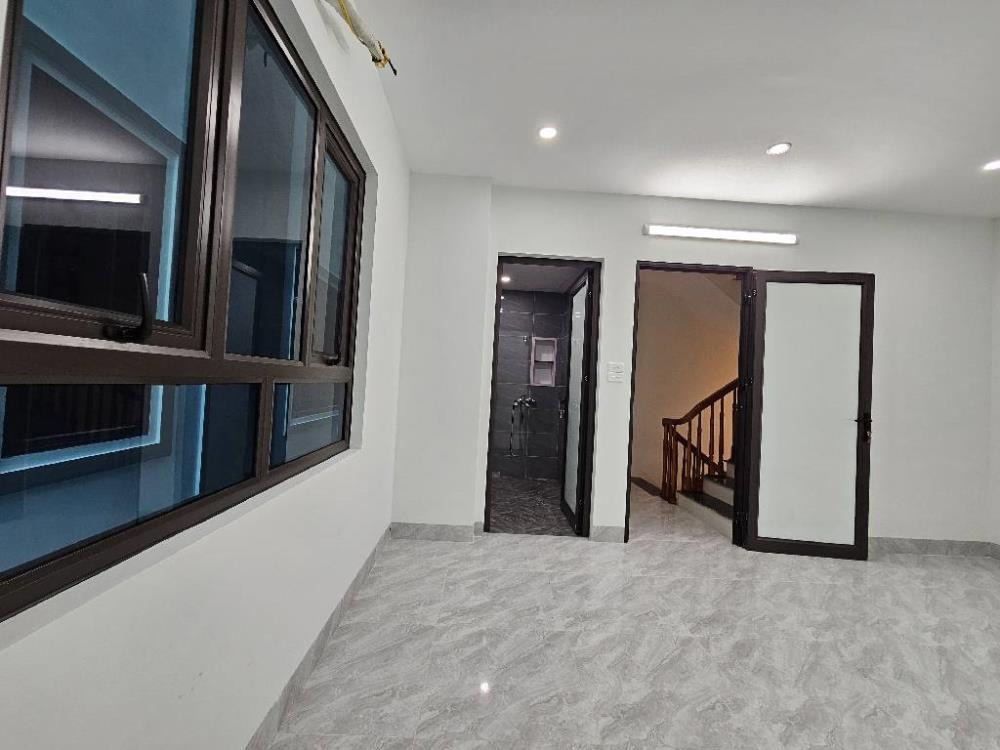 Bán nhà gần Học viện Tài chính: 32m² x 5 tầng, 5 tỷ, sẵn ở