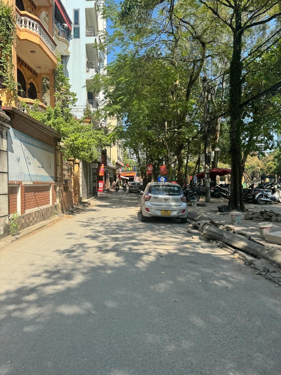 Bán Nhà Phố Trần Duy Hưng: 125m2, 4 Tầng, Mặt Tiền 8.2m, View Hồ, Giá 53.5 Tỷ