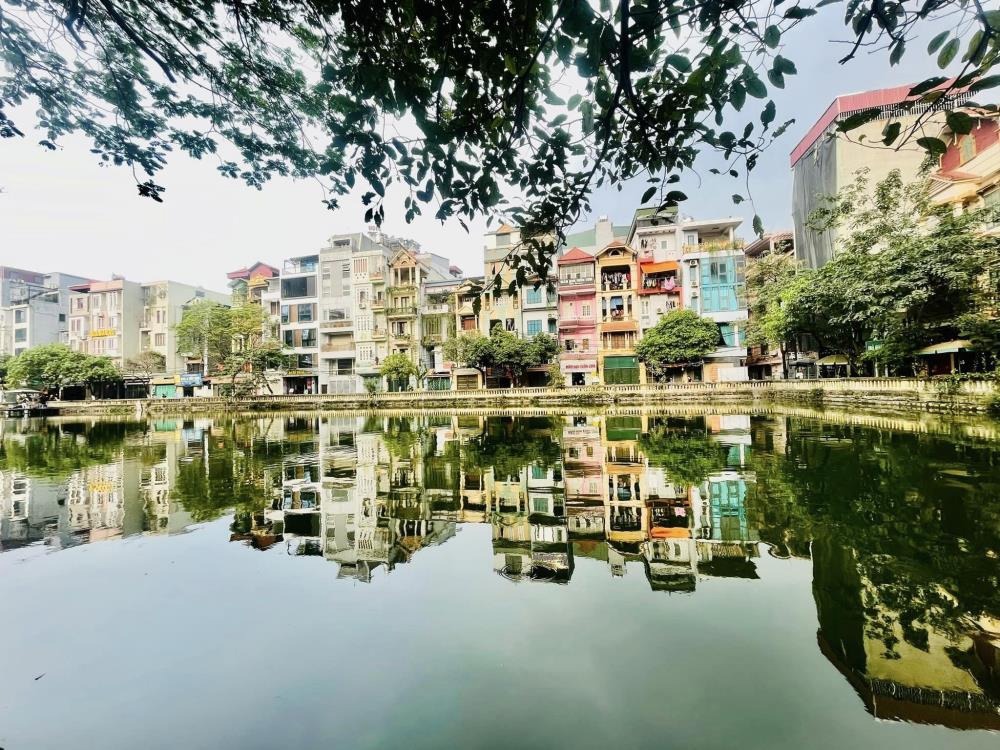 Bán Nhà Phố Trần Duy Hưng: 125m2, 4 Tầng, Mặt Tiền 8.2m, View Hồ, Giá 53.5 Tỷ