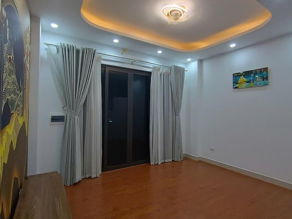 Bán nhà 4 tầng, 42m2, mặt tiền 4m - Vị trí đắc địa Thanh Trì, Giá 5.5 tỷ
