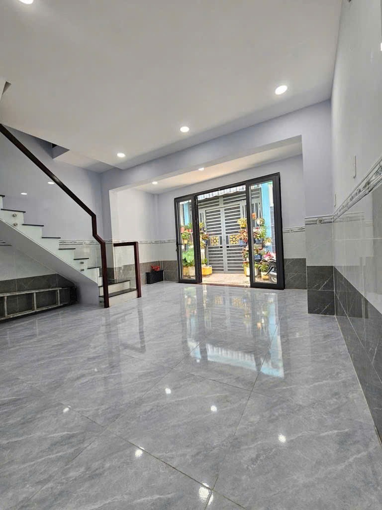 Nhà Mới Quận 7 - 3.79 Tỷ - 2PN, 2WC - Vị Trí Đắc Địa