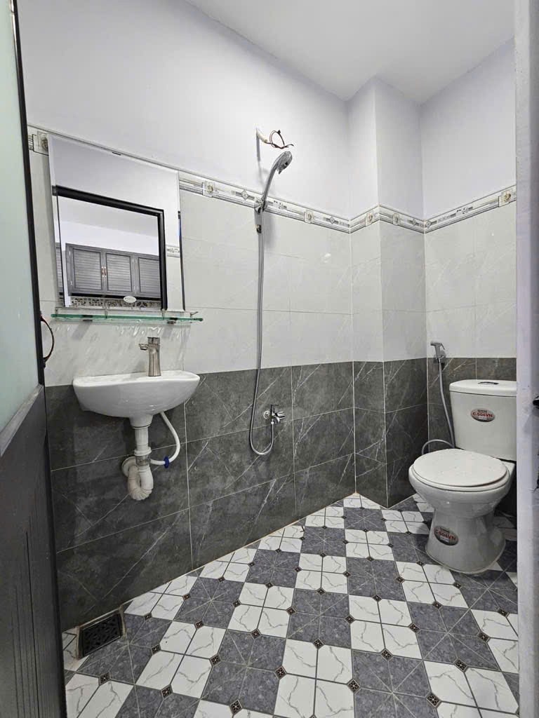 Nhà Mới Quận 7 - 3.79 Tỷ - 2PN, 2WC - Vị Trí Đắc Địa