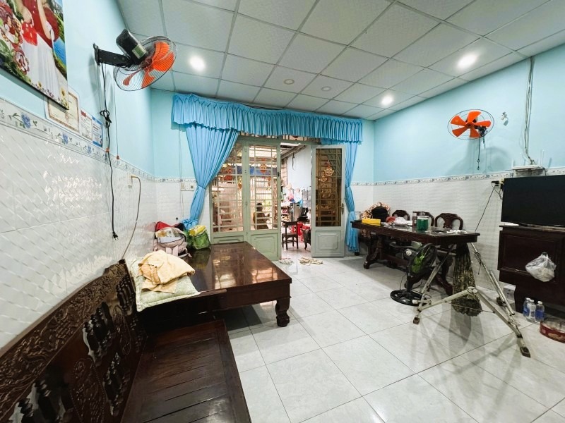 Bán Nhà Lớn, 5PN, Trung Tâm Long Trường Quận 9 - Vị Trí Đắc Địa, Tiện Lợi
