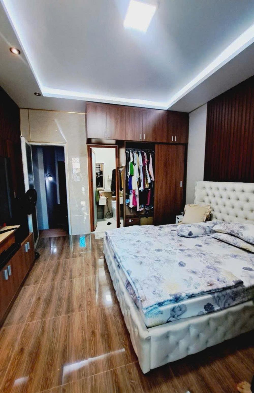 Nhà Mặt Tiền Tân Bình - 80m2, 3 Tầng BTCT, Vị Trí Đắc Địa Gần Ngã Tư Bảy Hiền
