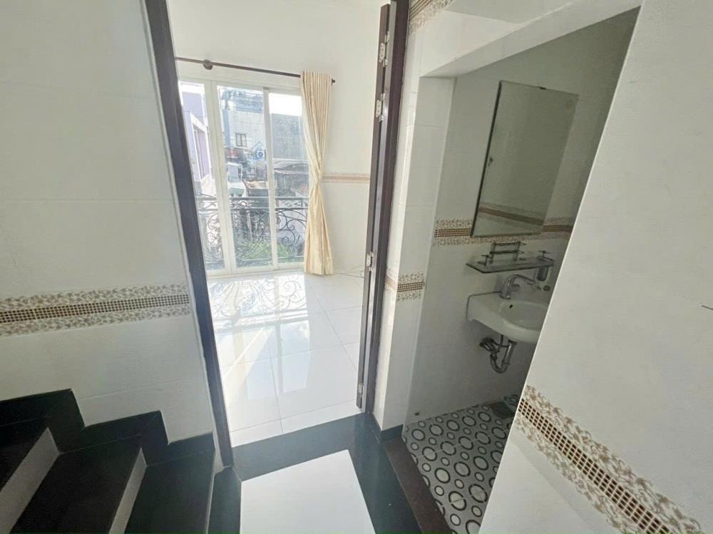 Bán Nhà Gần Bắc Hải Quận 10, 4 Tầng, 4.5 Tỷ - Vị Trí Đắc Địa