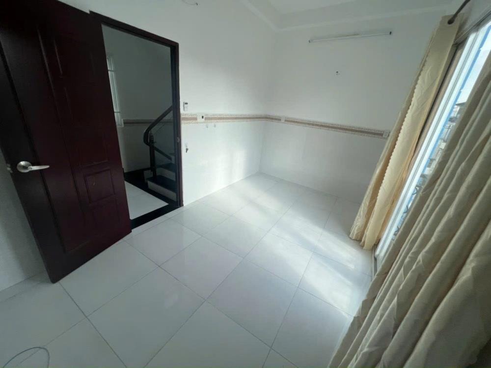 Bán Nhà Gần Bắc Hải Quận 10, 4 Tầng, 4.5 Tỷ - Vị Trí Đắc Địa