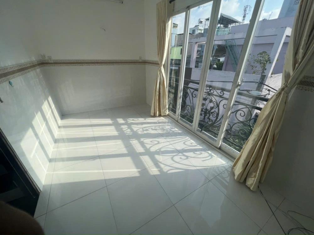 Bán Nhà Gần Bắc Hải Quận 10, 4 Tầng, 4.5 Tỷ - Vị Trí Đắc Địa