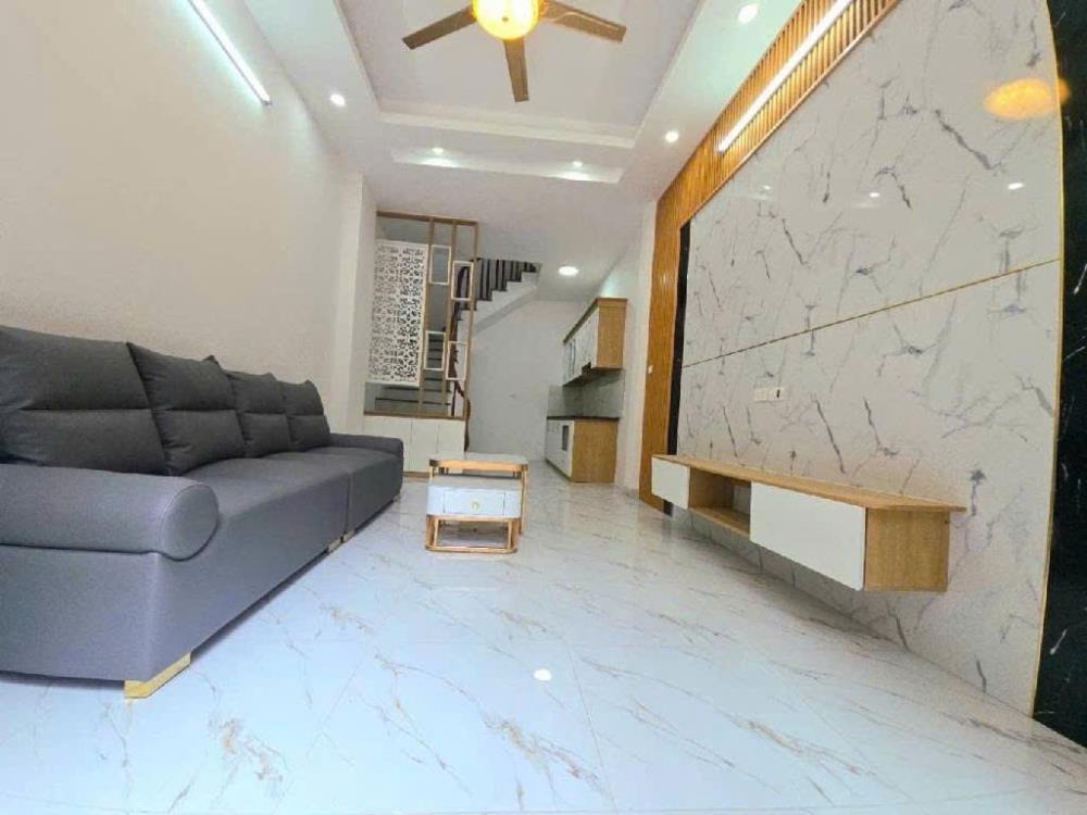 Bán Nhà Phố Lĩnh Nam 5 Tầng, 6 Tỷ, Ô Tô Đỗ, Nội Thất Cao Cấp