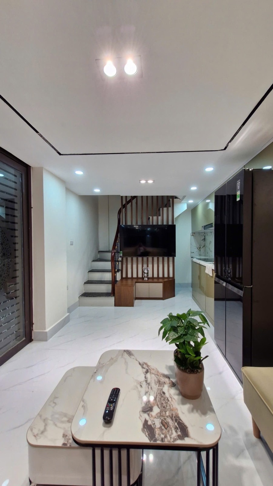 Nhà đẹp mới kính koong 5 tầng full nội thất gần trường Đại học KTQD giá tốt