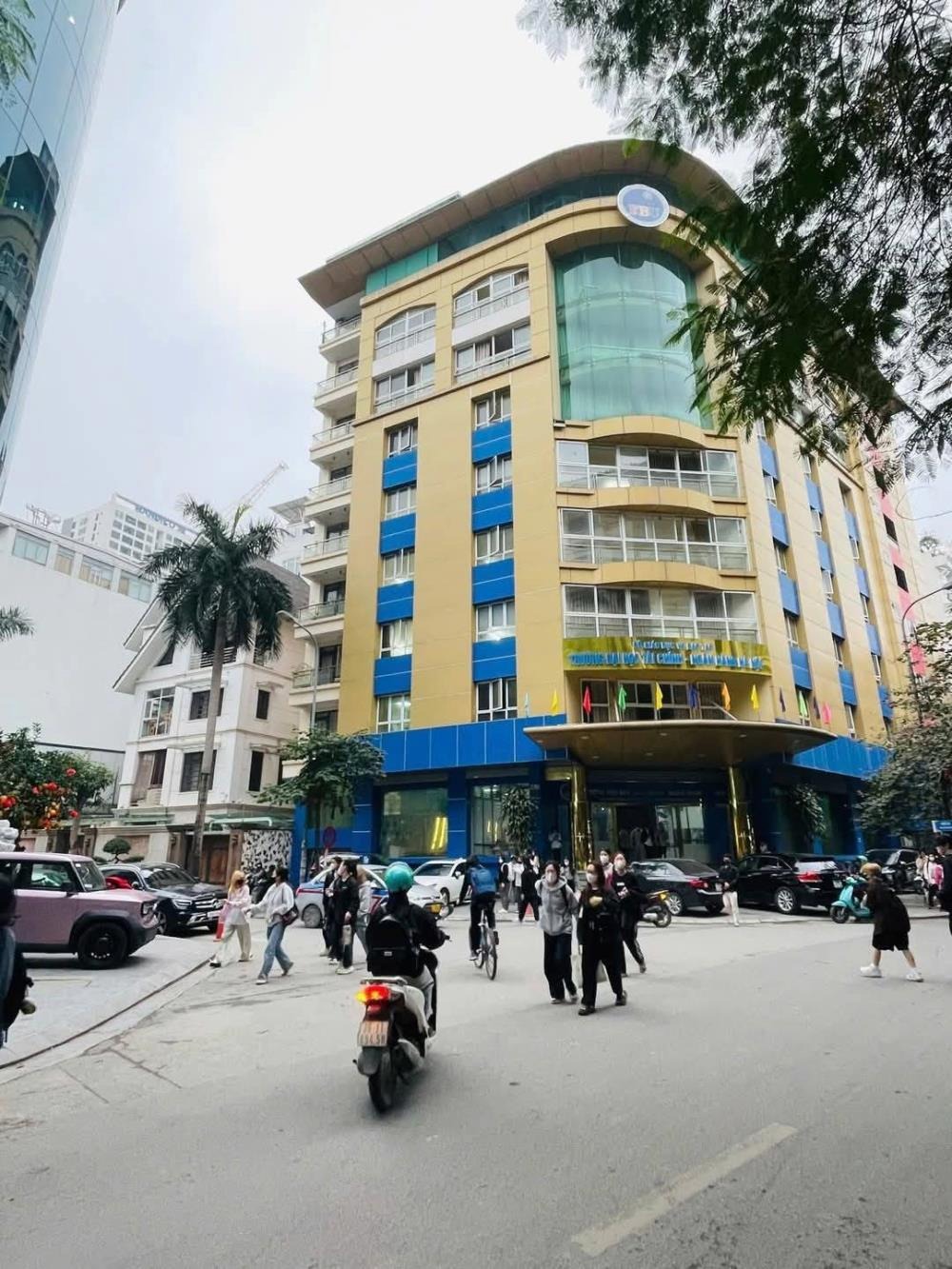 Nhà Đẹp Cầu Giấy - Trần Thái Tông - 30m2 - 5 Tầng - 7.4 Tỷ
