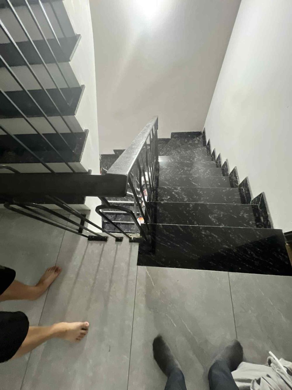 Bán nhà Lạc Long Quân - 4 Tầng - Ô Tô Vào Nhà - Giá 15.5 Tỷ