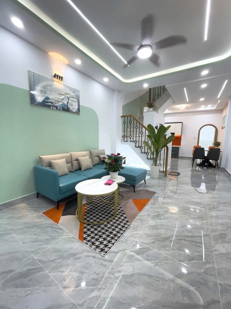 Bán nhà Tân Phú: 2 tầng, 60m2, Giá 5.98 tỷ - Vị trí đẹp, Tiện ích đầy đủ