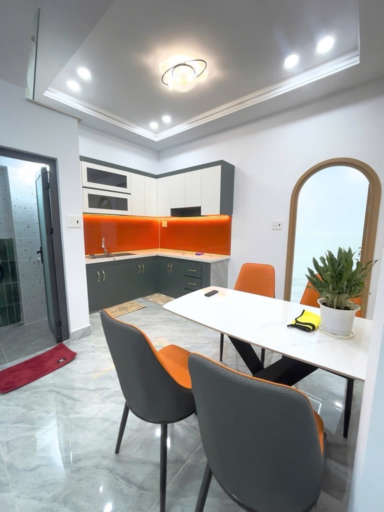 Bán nhà Tân Phú: 2 tầng, 60m2, Giá 5.98 tỷ - Vị trí đẹp, Tiện ích đầy đủ