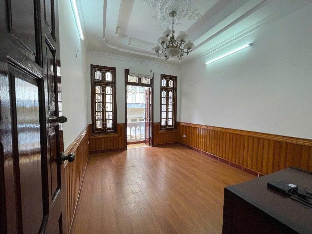 Nhà đẹp Đội Cấn - 40m2, 5 tầng, 6 phòng ngủ - Giá 8 tỷ+
