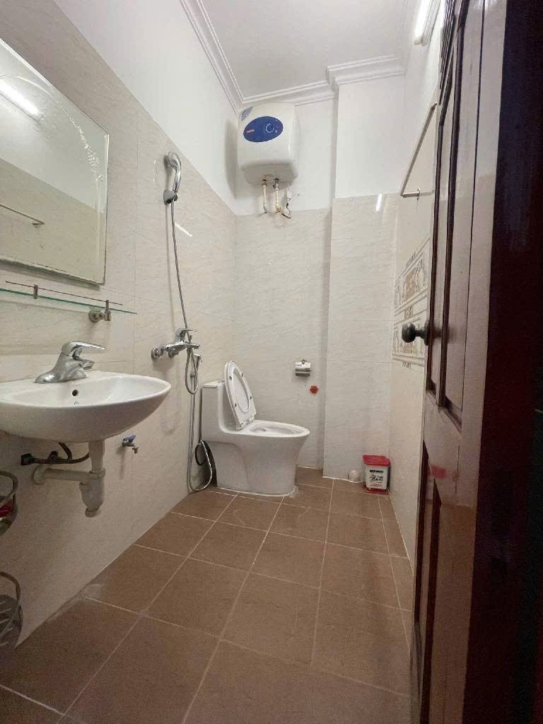 Nhà đẹp Đội Cấn - 40m2, 5 tầng, 6 phòng ngủ - Giá 8 tỷ+