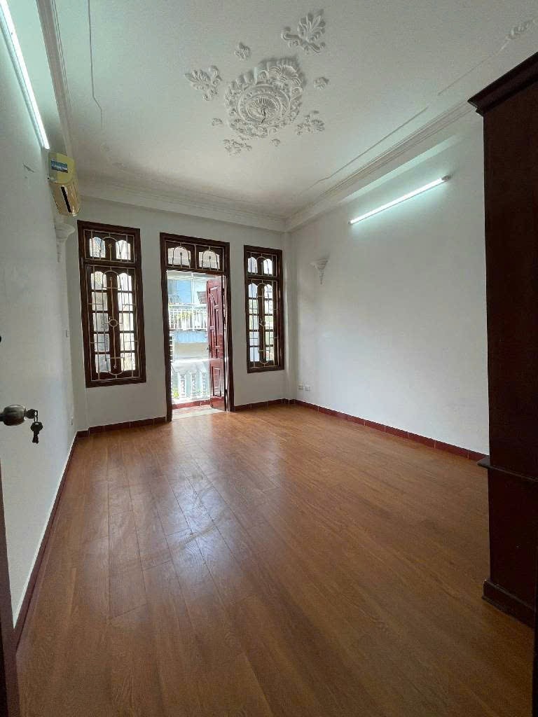 Nhà đẹp Đội Cấn - 40m2, 5 tầng, 6 phòng ngủ - Giá 8 tỷ+
