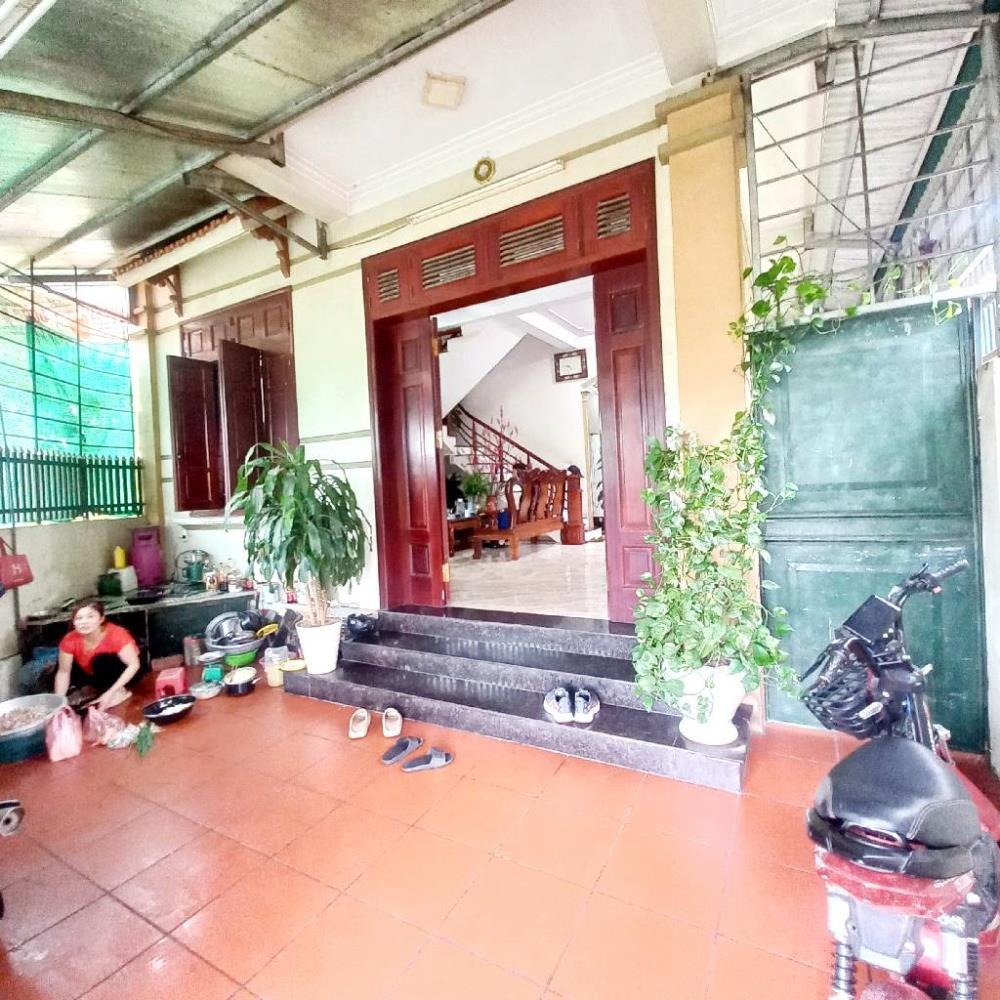 Bán nhà 80m2, 3 Tầng, Lô Góc - Giá 12.6 Tỷ - Vị Trí Đắc Địa