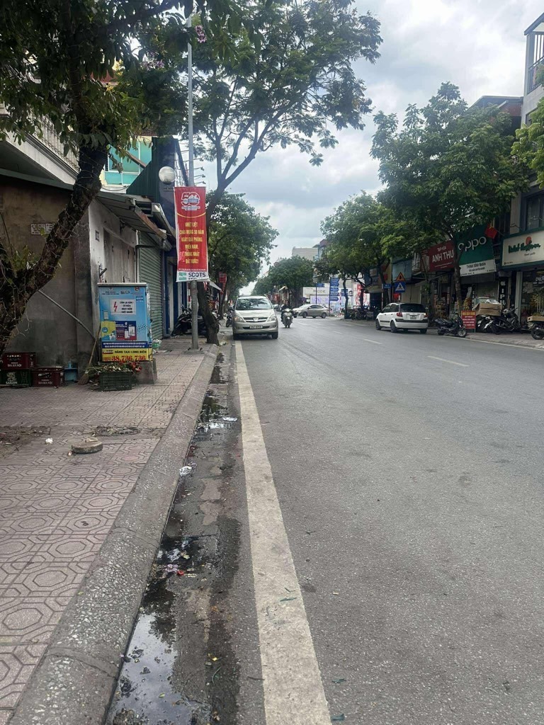 Bán Đất Tặng Nhà 3 Tầng Mặt Phố Sài Đồng - Long Biên | 46m² - Giá 11.5 Tỷ