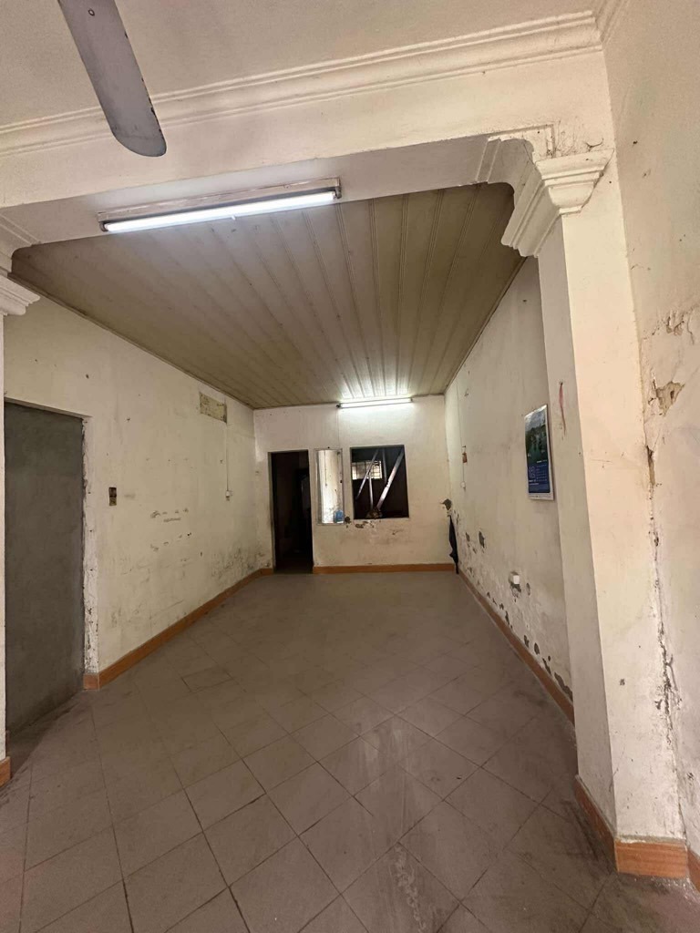 Bán Đất Tặng Nhà 3 Tầng Mặt Phố Sài Đồng - Long Biên | 46m² - Giá 11.5 Tỷ