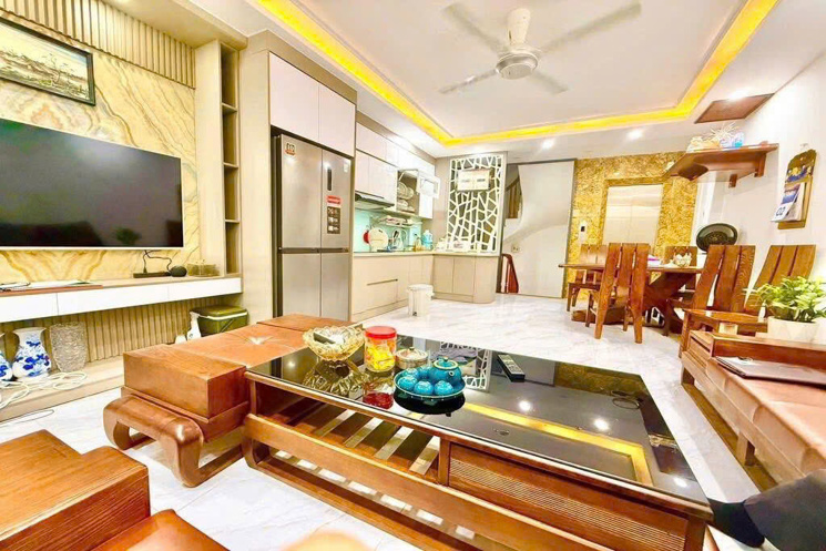 TRUNG TÂM HUYỆN THANH TRÌ 40m2 / 6 TẦNG CHỈ 5 TỶ
