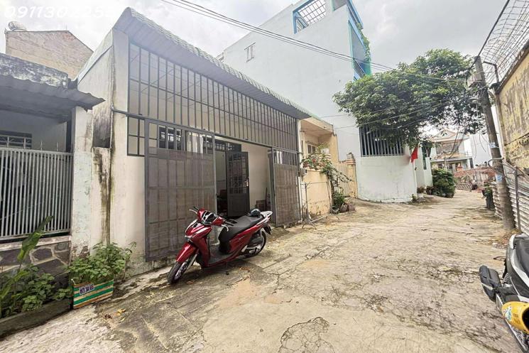 Nhà đẹp 70M2 - 1 xẹt Lã Xuân Oai - Đường trước nhà 5 mét - Giá 4 tỷ nhỉnh