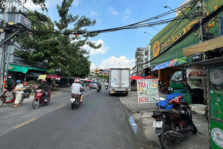 Nhà đẹp 70M2 - 1 xẹt Lã Xuân Oai - Đường trước nhà 5 mét - Giá 4 tỷ nhỉnh