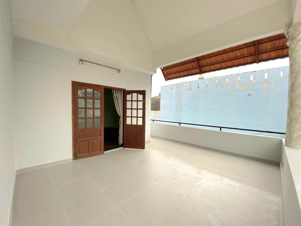 Bán Biệt Thự Mặt Tiền Quận 12 - Vị Trí Đẹp, Giá Tốt