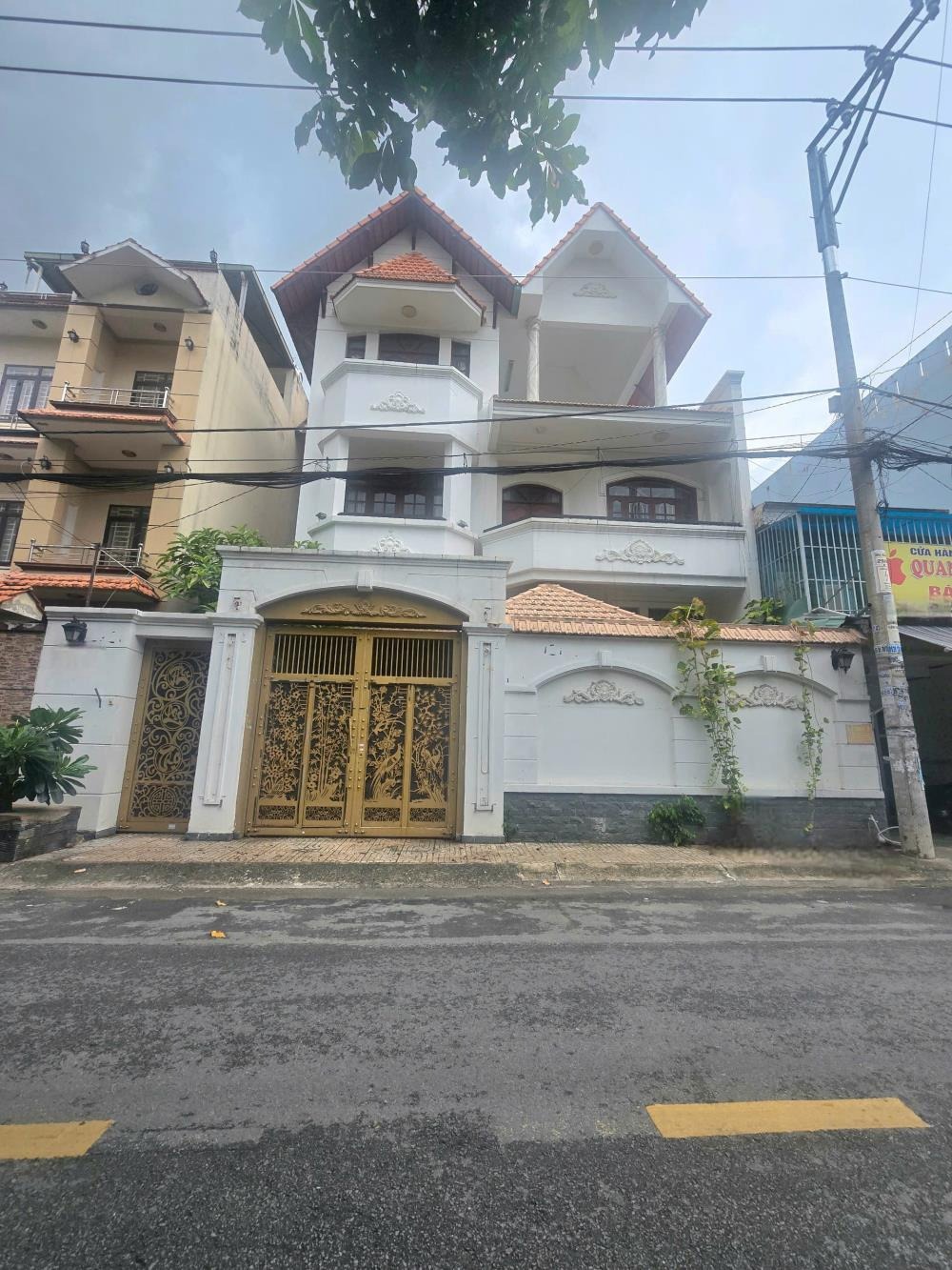 Bán Biệt Thự Mặt Tiền Quận 12 - Vị Trí Đẹp, Giá Tốt