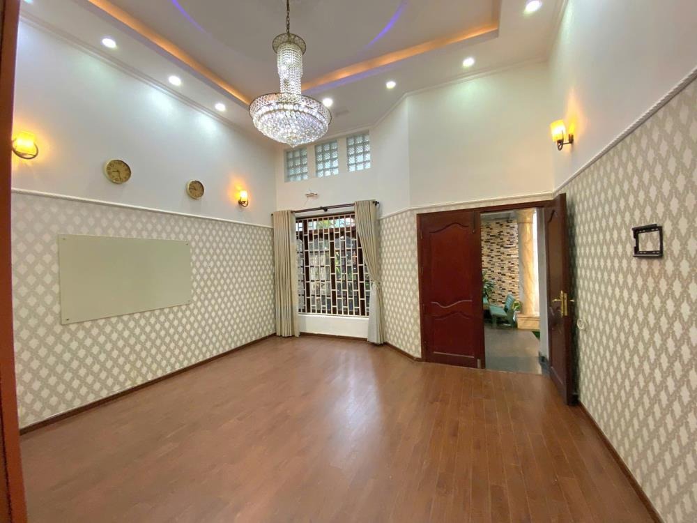 Bán Biệt Thự Mặt Tiền Quận 12 - Vị Trí Đẹp, Giá Tốt