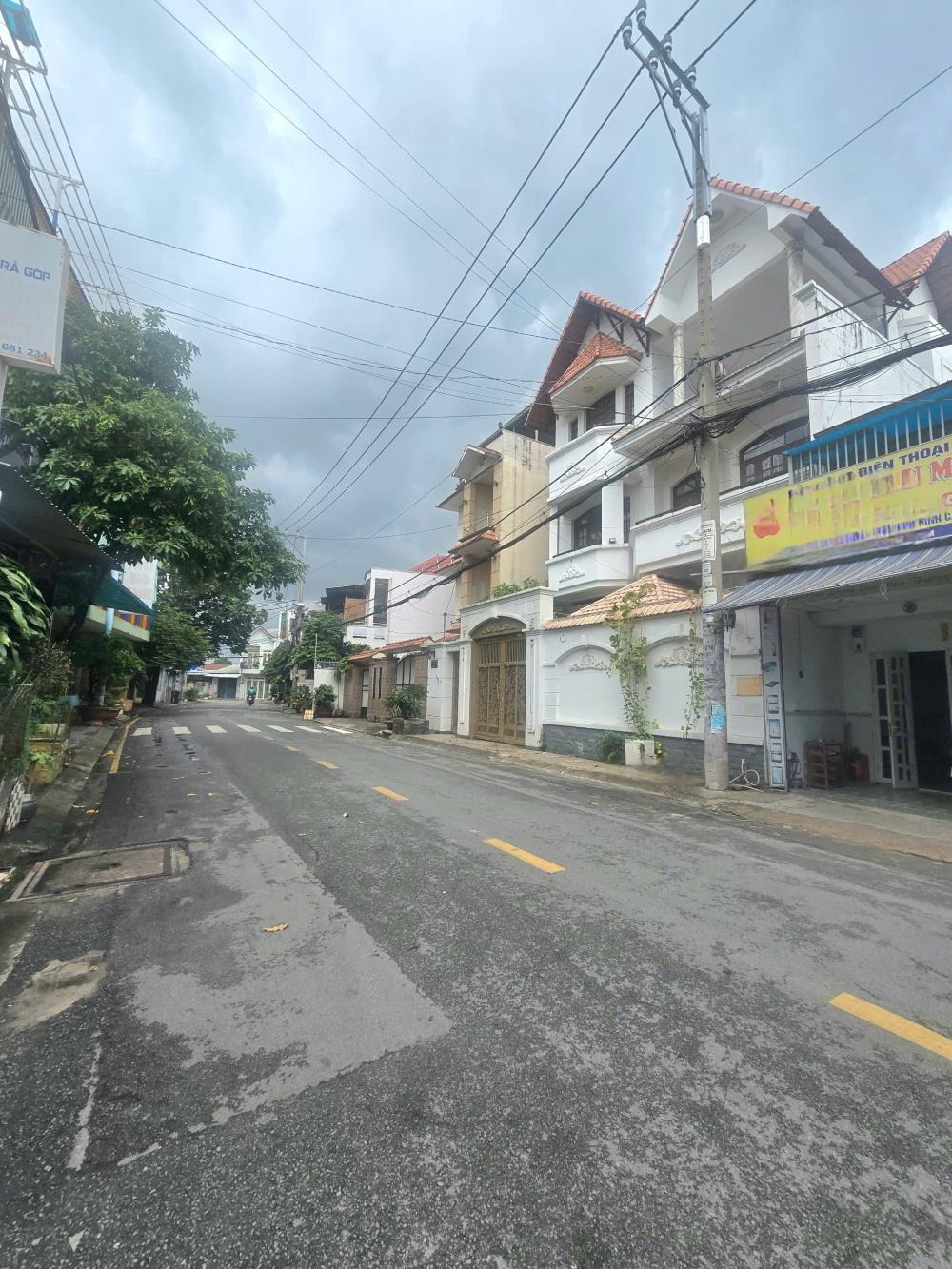 Bán Biệt Thự Mặt Tiền Quận 12 - Vị Trí Đẹp, Giá Tốt