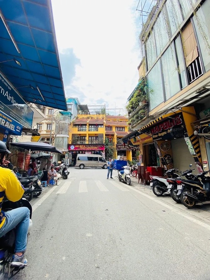 Bán nhà mặt phố Lương Ngọc Quyến, Hoàn Kiếm: 55m2, 3 tầng, giá 53 tỷ - Lô góc KD đỉnh
