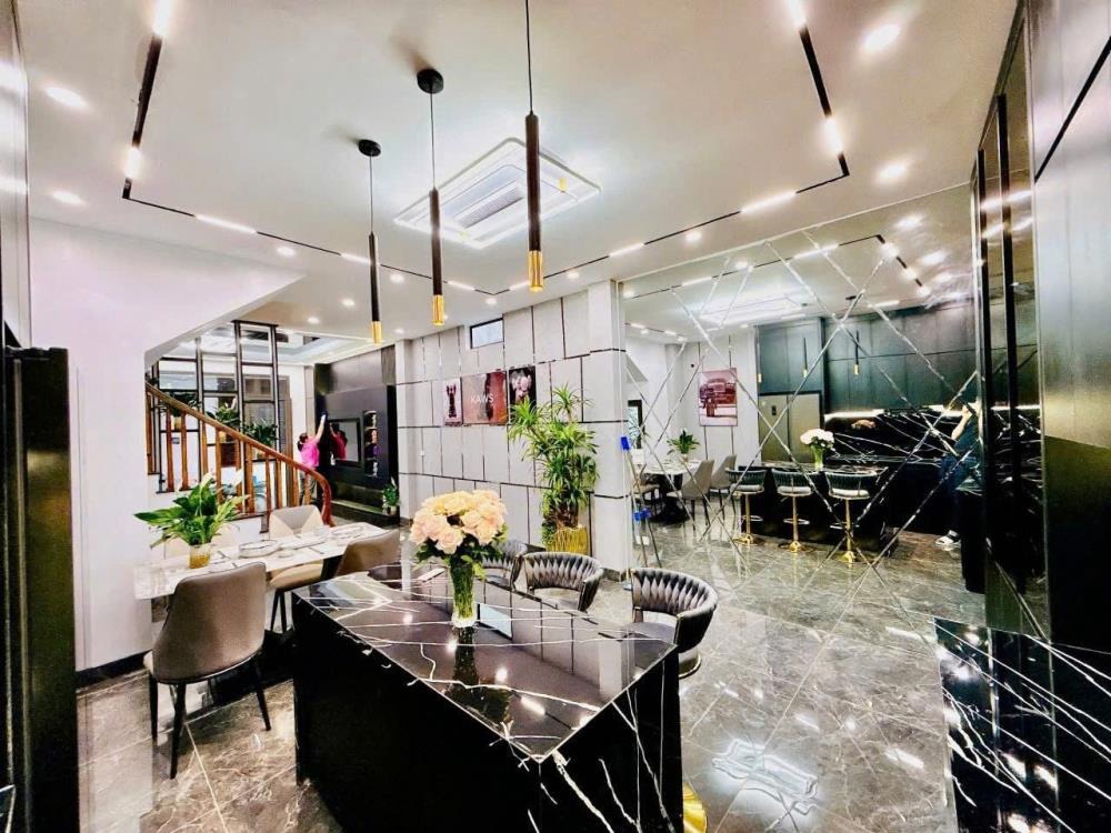 Bán Nhà Phố Lô Góc, 90m², 5 Tầng, Giá 18 Tỷ - Bùi Xương Trạch, Thanh Xuân