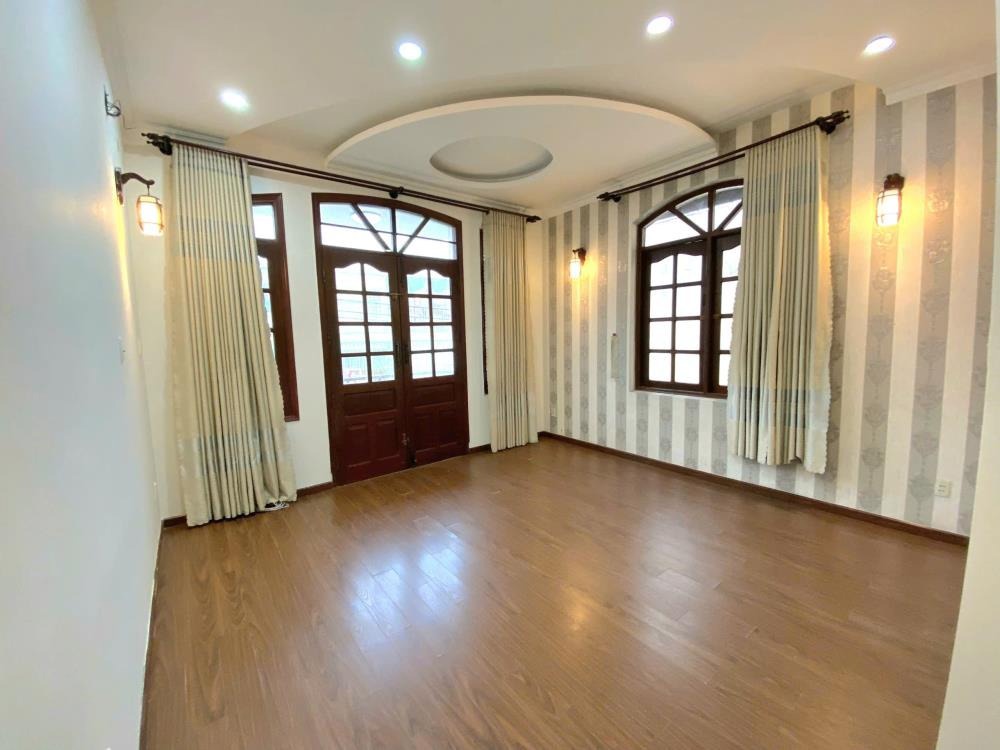 Cho Thuê Biệt Thự Quận 12 - 12x18m, 7PN, Full Nội Thất, Mặt Tiền Đẹp