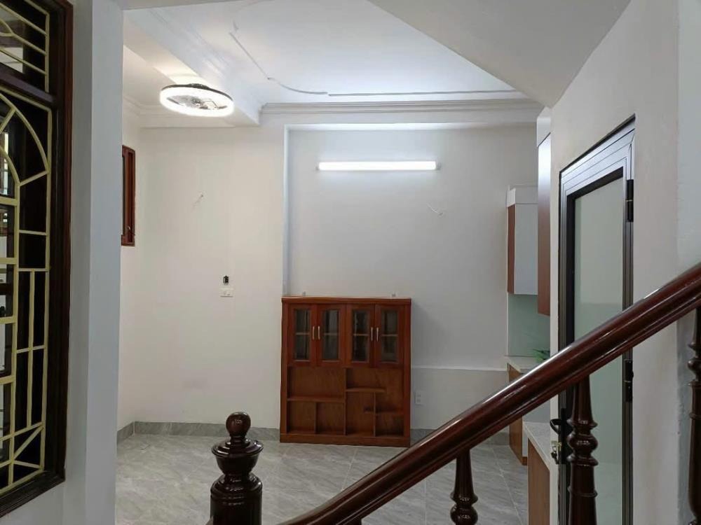 Nhà Phố Đê La Thành - 42m2 - 8.6 tỷ - Tặng Nội Thất - Ngõ Ô Tô