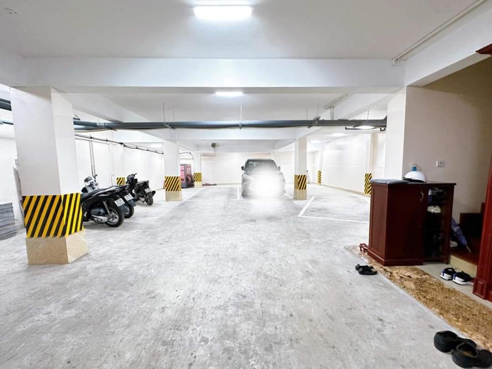 Bán Tòa Văn Phòng Mặt Phố Thành Thái: 210m2, View Công Viên, Giá Tốt
