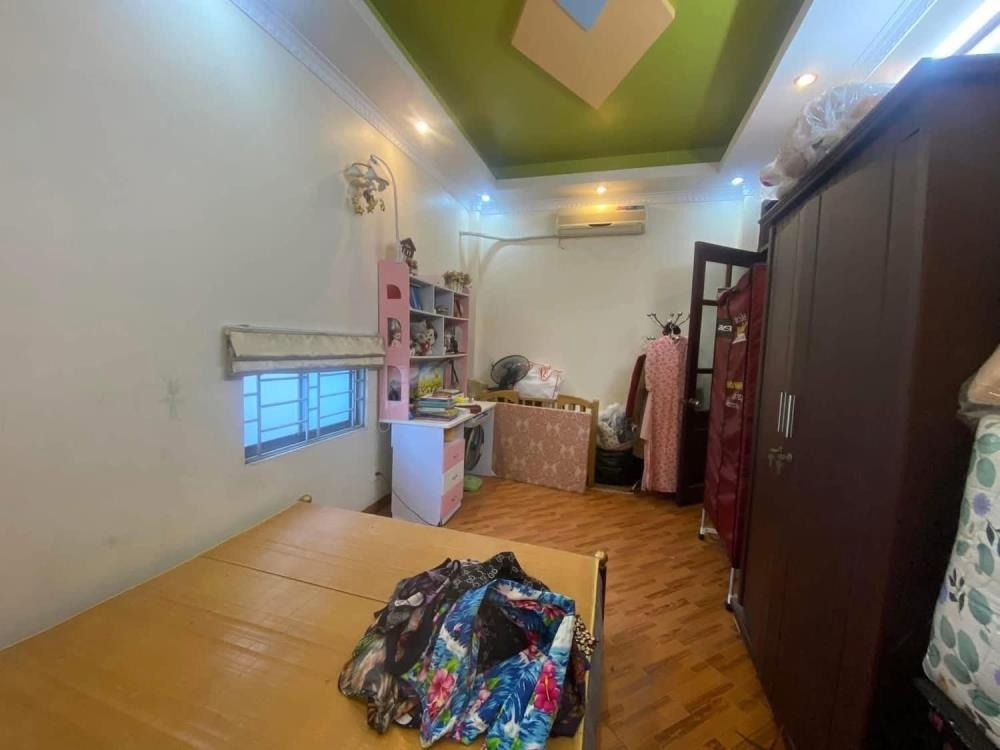 Bán nhà Lạc Long Quân, Tây Hồ: 50m2, 4 tầng, 8.9 tỷ, ngõ thông thoáng