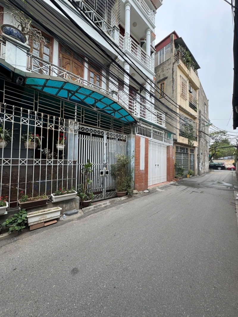 Bán nhà Hoa Lâm, Long Biên: 3 tầng, 61m², mặt tiền 4.4m, ô tô vào nhà - Giá 12 tỷ