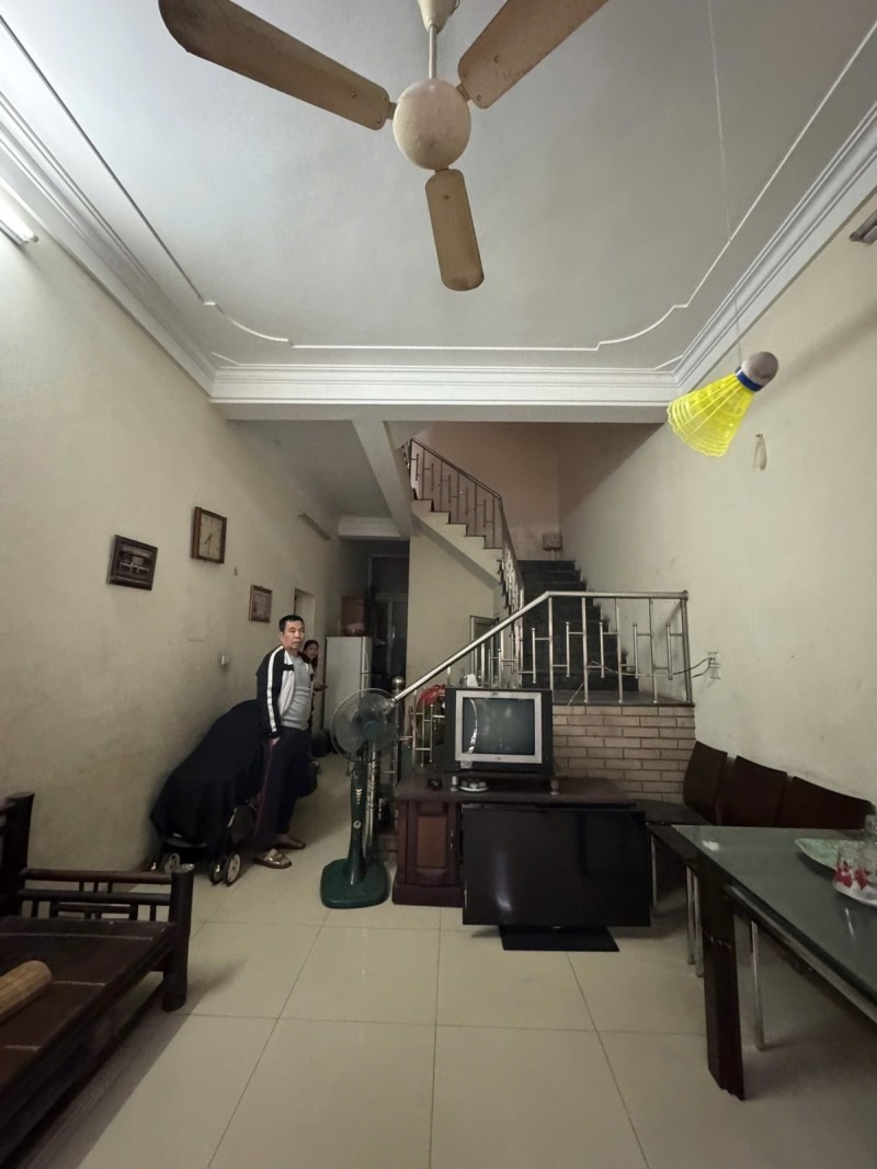 Bán nhà Hoa Lâm, Long Biên: 3 tầng, 61m², mặt tiền 4.4m, ô tô vào nhà - Giá 12 tỷ