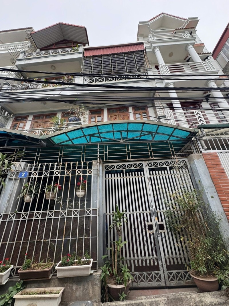 Bán nhà Hoa Lâm, Long Biên: 3 tầng, 61m², mặt tiền 4.4m, ô tô vào nhà - Giá 12 tỷ