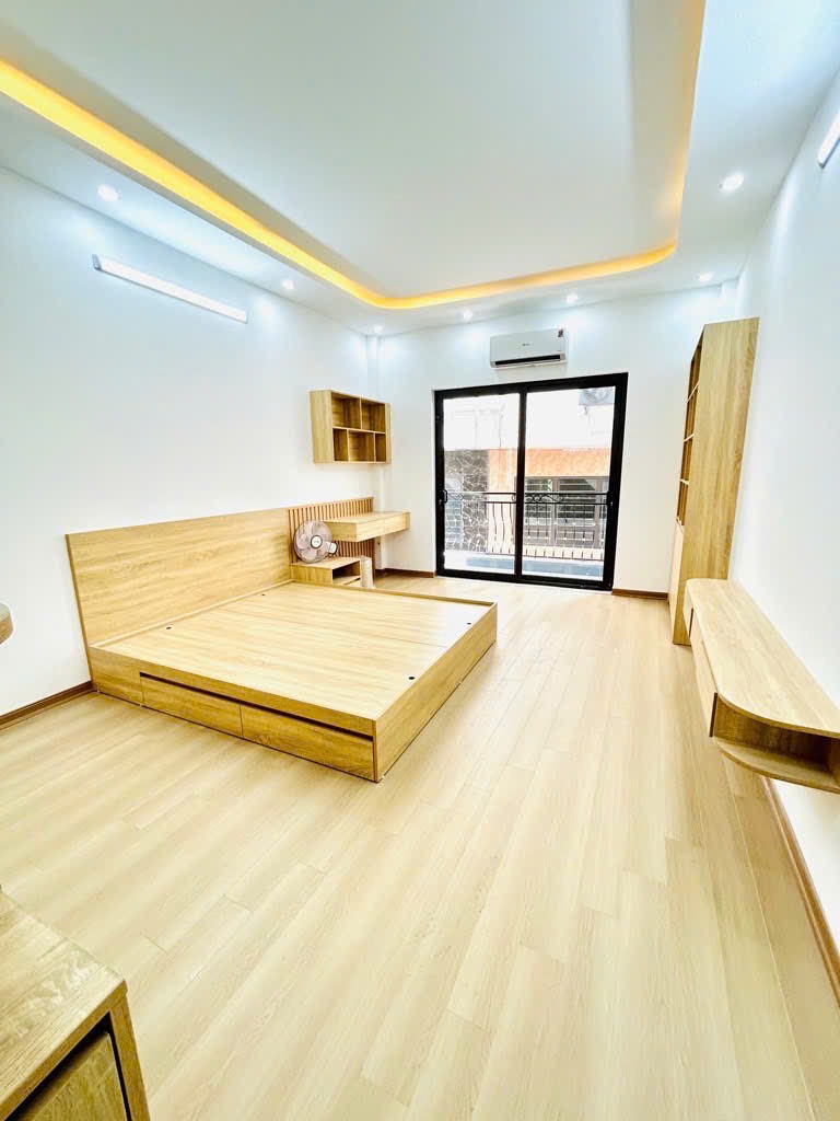 Bán Nhà Lĩnh Nam 6 Tầng, 9 Tỷ, Ô Tô Đỗ Cửa