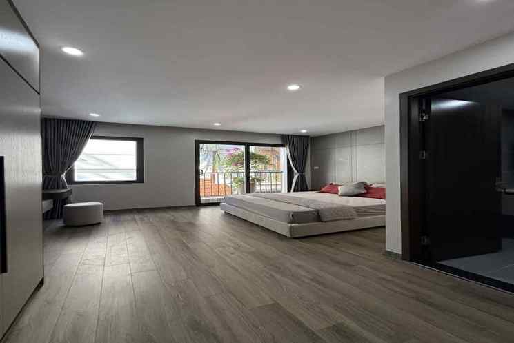 Siêu phẩm Long Biên, 45m x 7 tầng, thang máy, gara 7 chỗ, full nội thất
