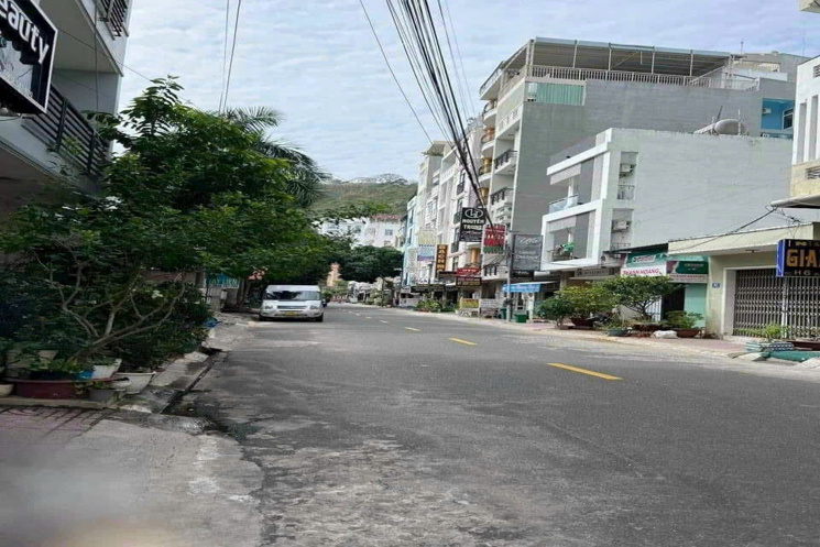 CẦN BÁN KHÁCH SẠN 1 TRỆT 6 LẦU - MẶT TIỀN PHAN HUY CHÚ, PHƯỜNG 2, TP. VŨNG TÀU